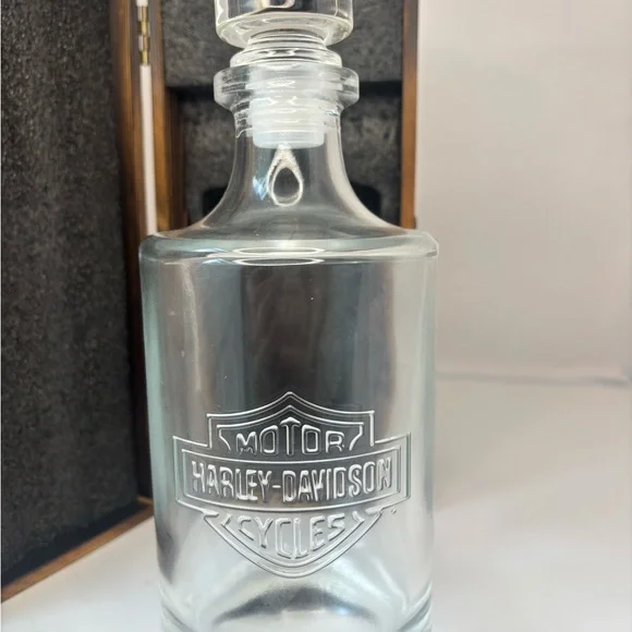 Harley-Davidson Glass Decanter in original Wooden Case - Picture 13 of 16